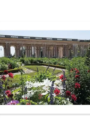 Vue extérieure du Grand Trianon : péristyle côté jardins, façade sur le Parterre haut (affiches d'art) Prix Réduit