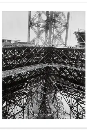 Vue prise de la 1ère plate-forme vers le bas de la construction (affiches d'art) Nouvel Arrivage